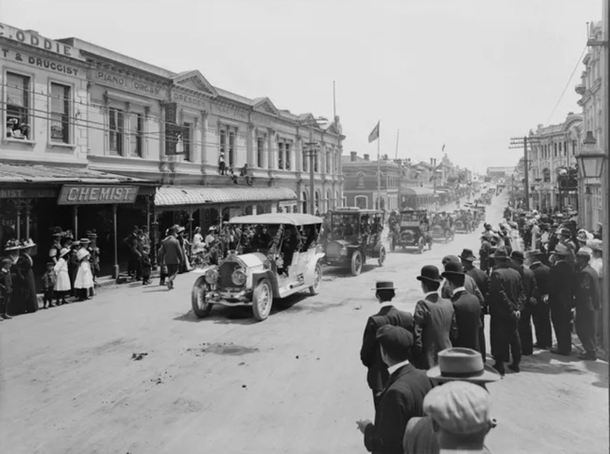 1911 Crowds celebrate the coronation of George V The Press 29944218