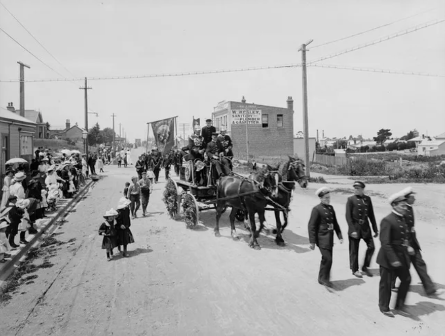 1911 Crowds celebrate the coronation of George V The Press 29948559