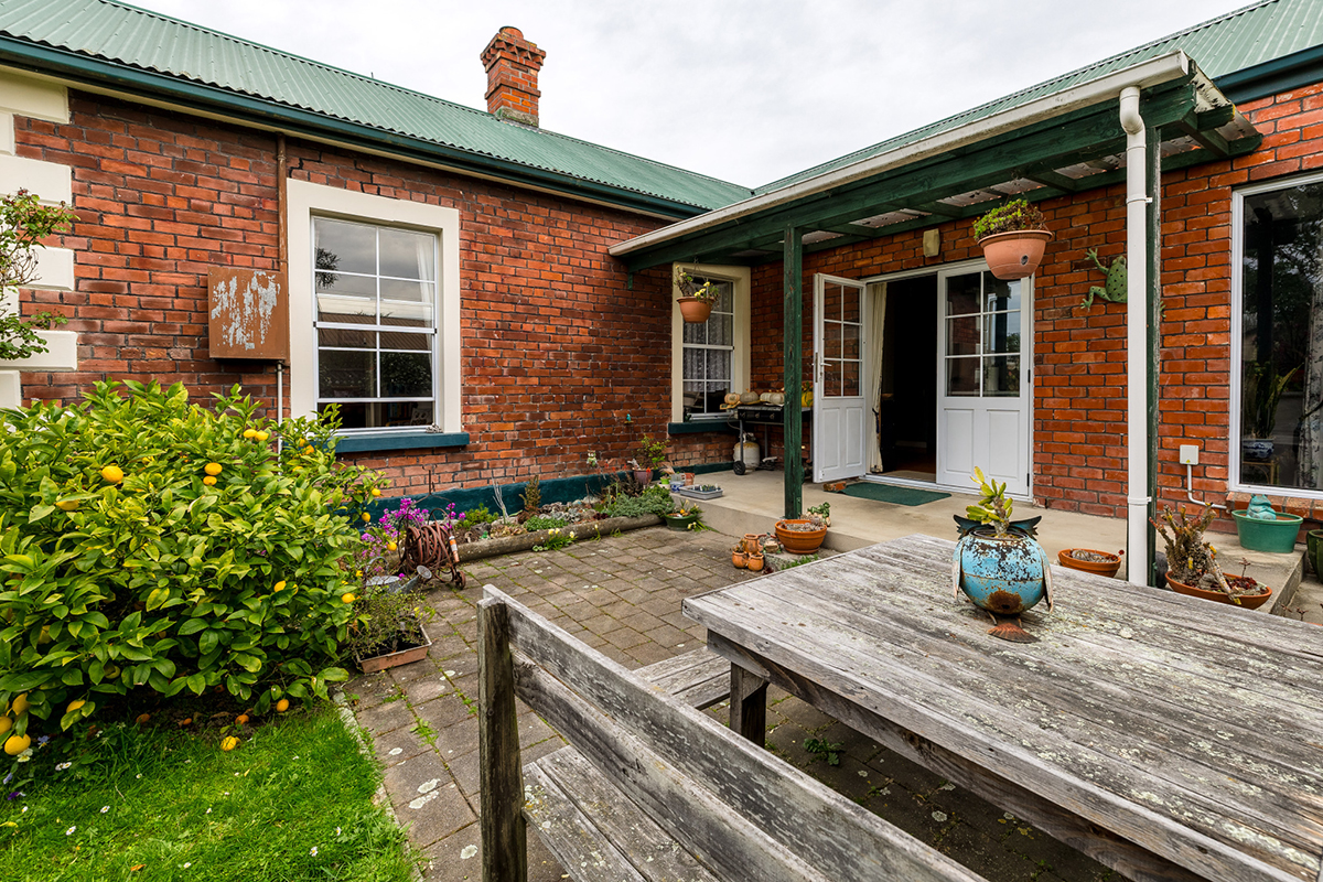 36 Alexandra St 19