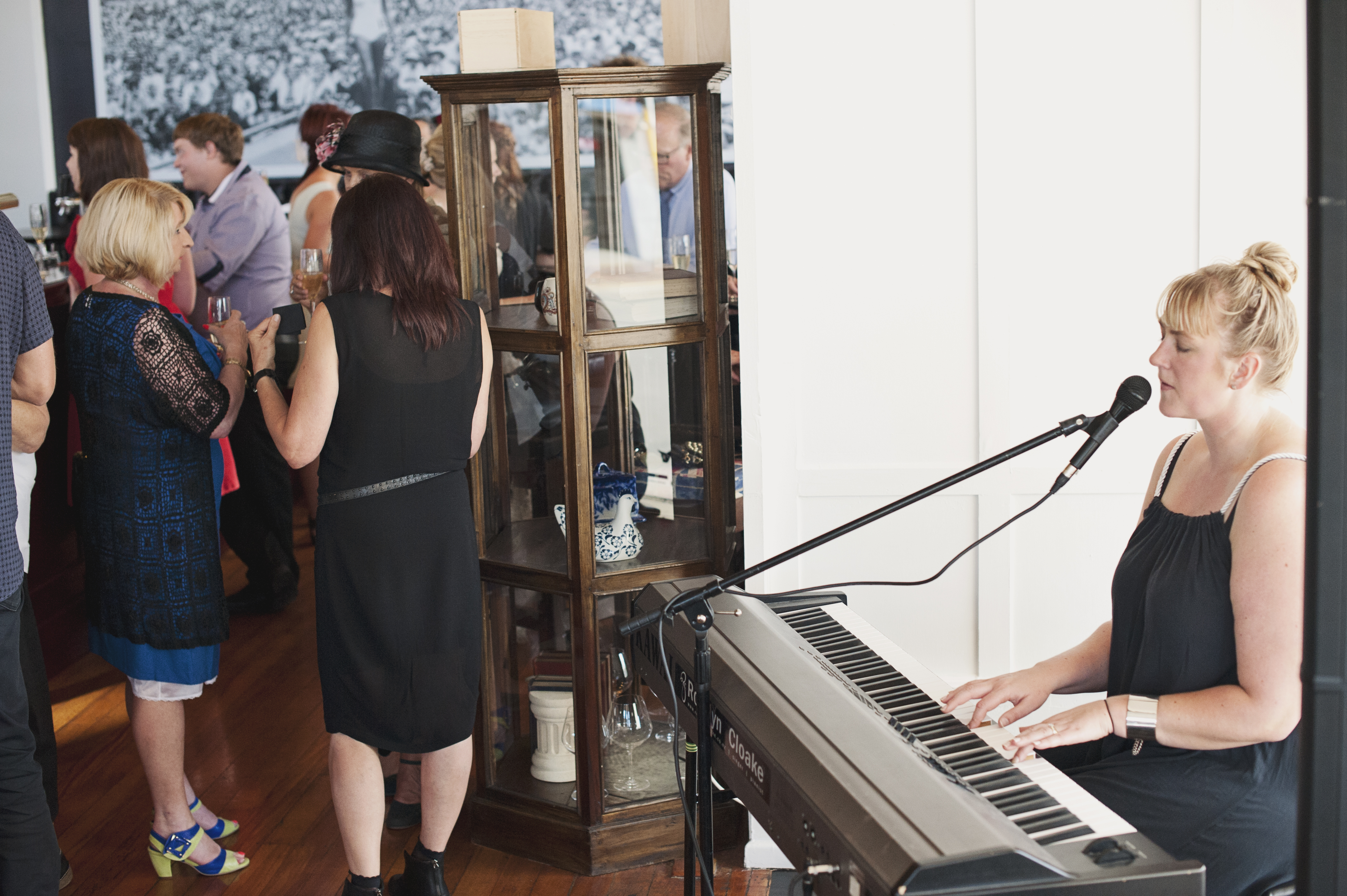  Roselyn Cloake playing at The Oxford in Timaru