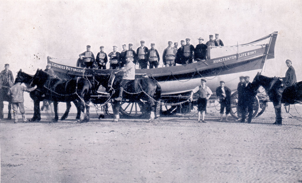 Old Postcard of the Hunstanton Lifeboat Licensed Victualliers the Third - Licensed Victuallers III ON 440
