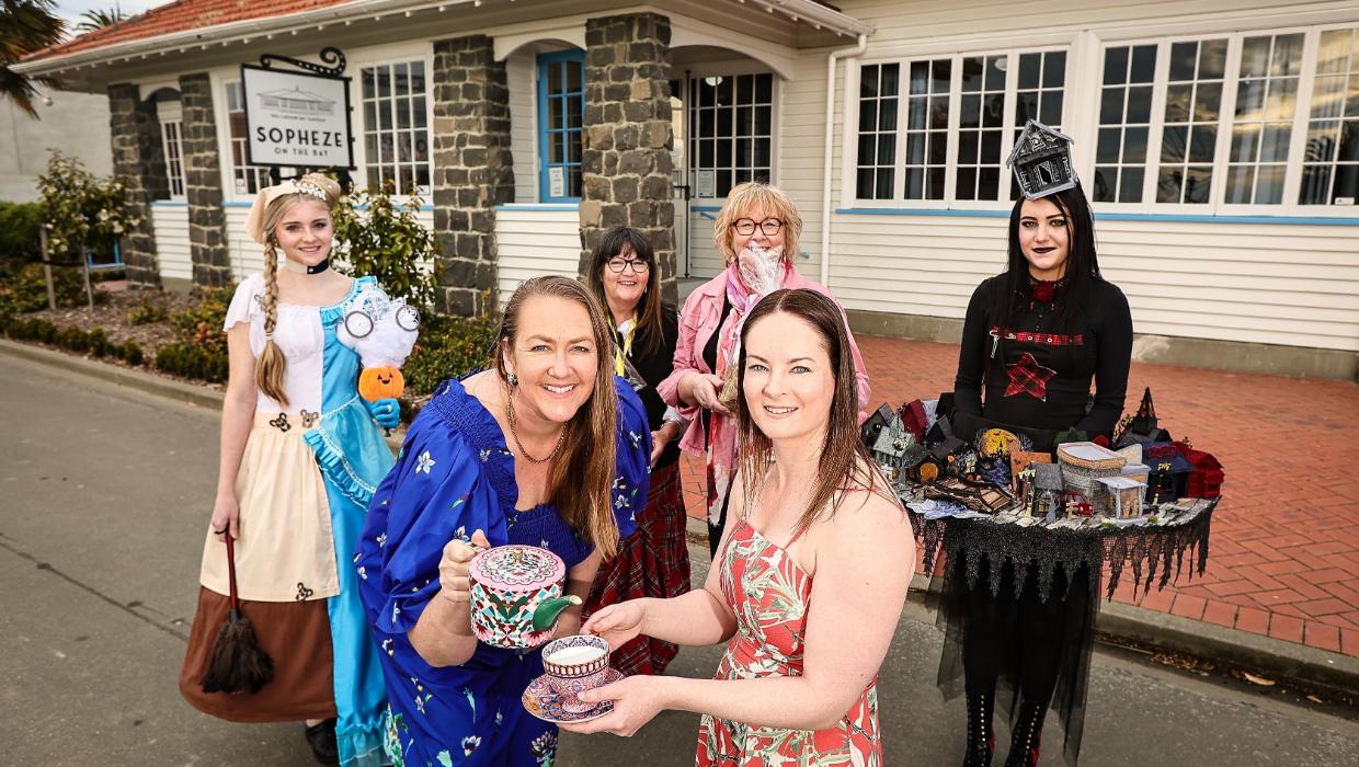 Lily Rose Gilling Fiona Pierce Robyn Valentine and Savarnah Gilling Aoraki Womens Funds Roselyn Fauth and Paula Macpherson ahead of the organisations high tea event AIMAN MURER 260914
