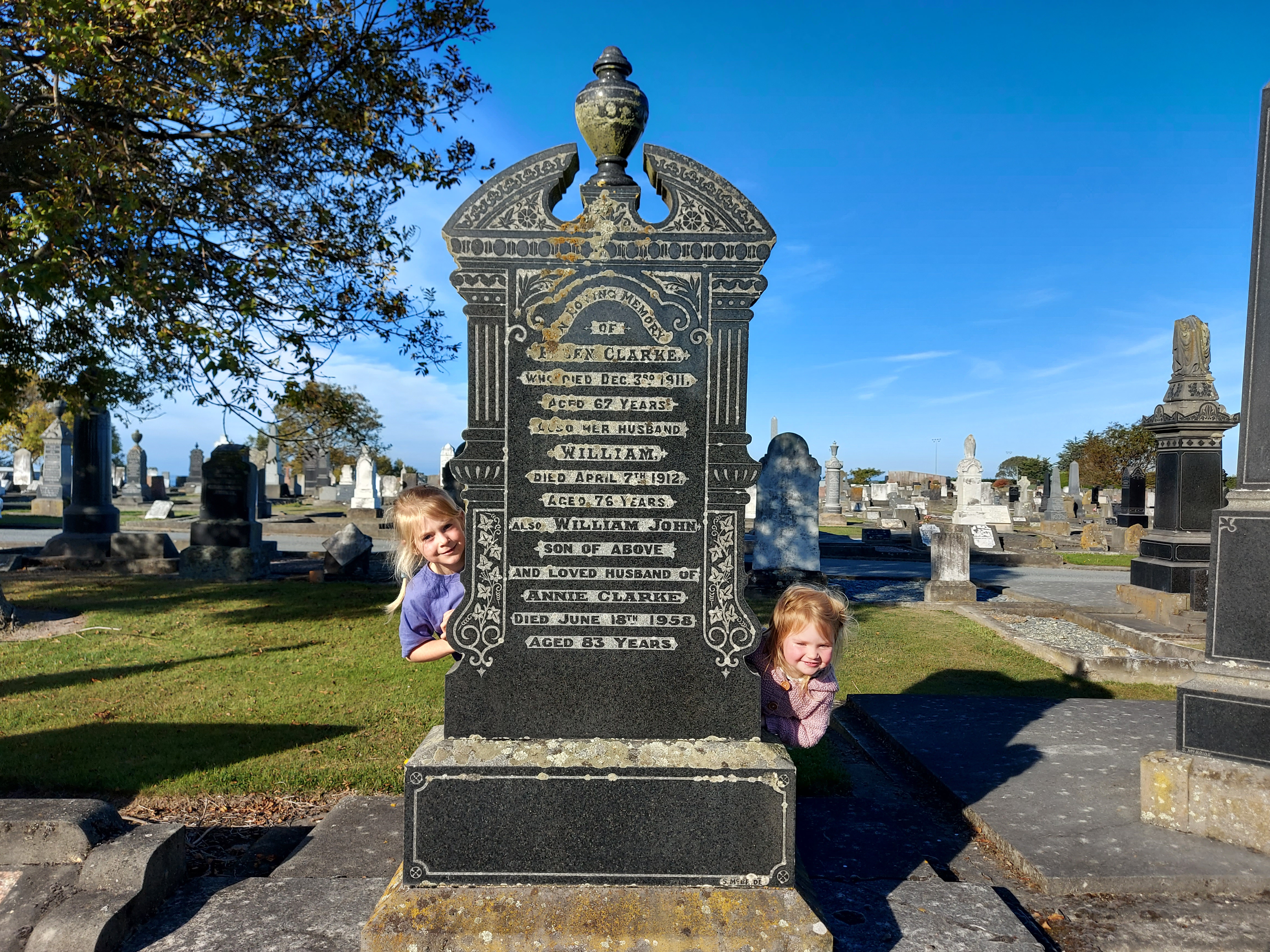 Medinella and Annabelle at the gave of a ancestor 2021