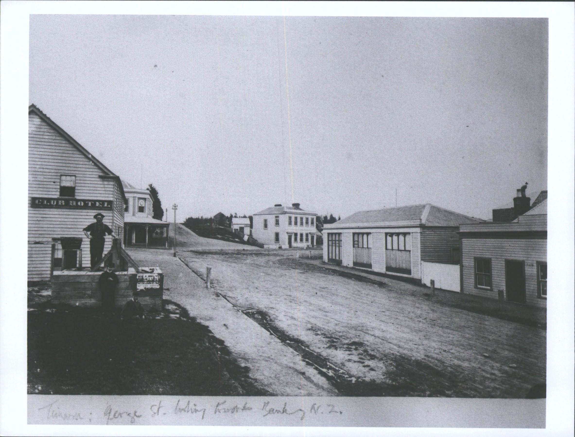 George St Timaru looking toward Bank of NZ Hocken Digital Collections