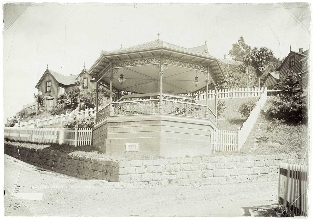 MA I243401 TePapa Band Rotunda Lyttelton full