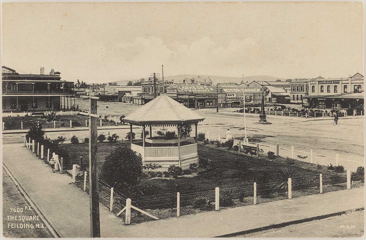 MA I410794 TePapa The Square Feilding New full