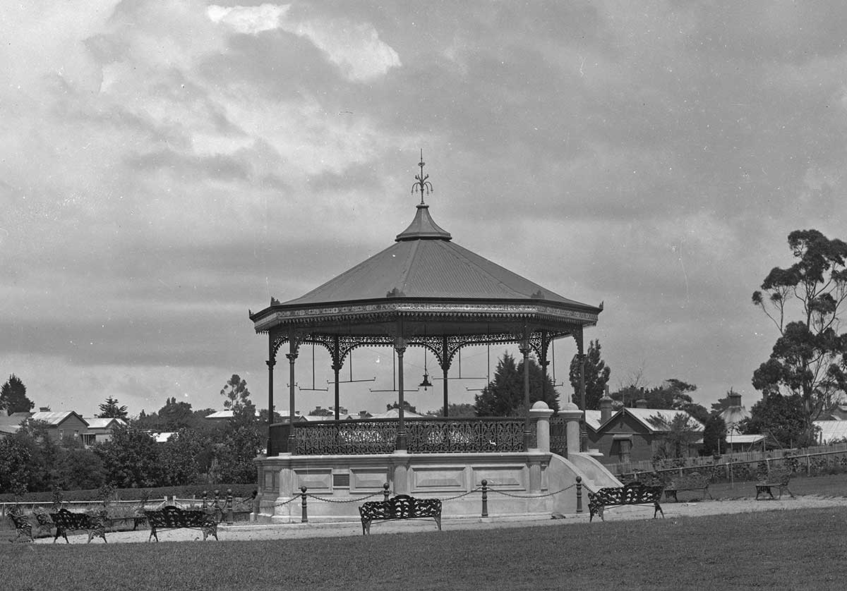 MA I834830 TePapa Band Rotunda Alexandra section